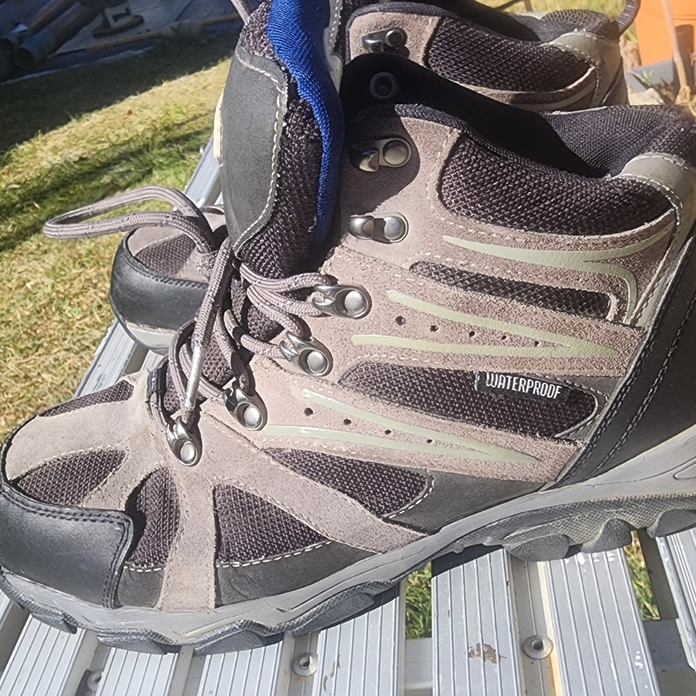 Men's Waterproof Hiking Boots - Black and Gray